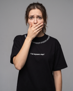Alternative view of Футболка "Шо подумають люди?"